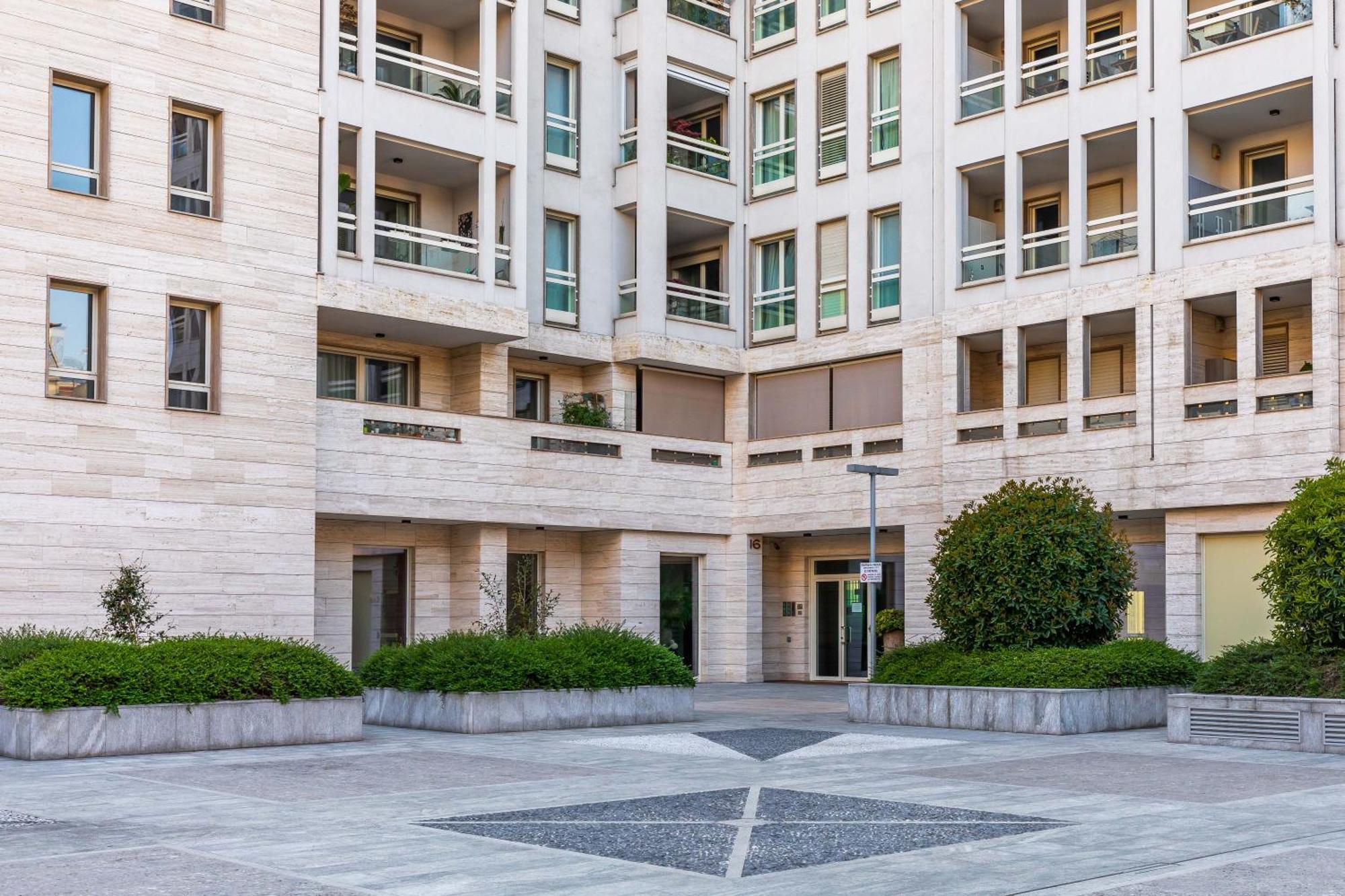 Luxury Apartment - Free Private - Parking Maestri Campionesi 16 Milano Eksteriør bilde